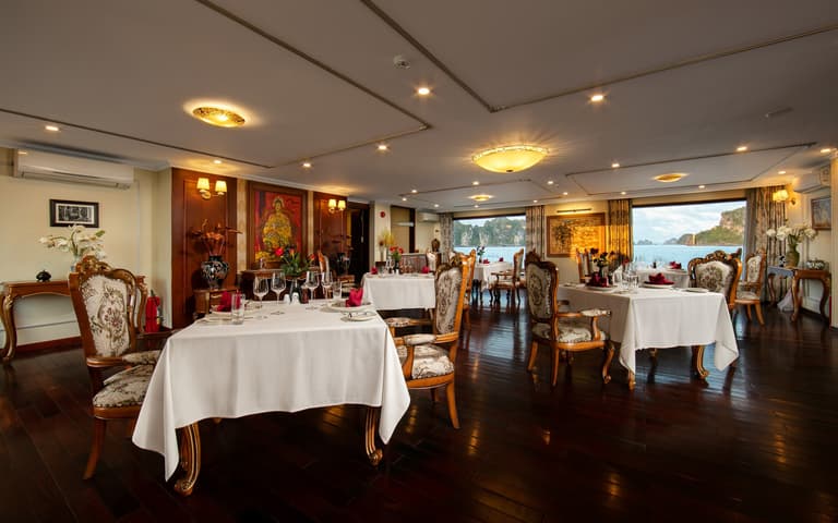 Emperor Cruise restaurant