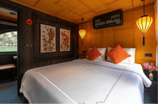 Lamour Junk Cruise cabins