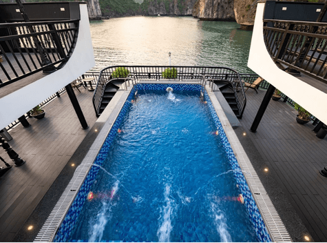 Rita Cruise swimming pool