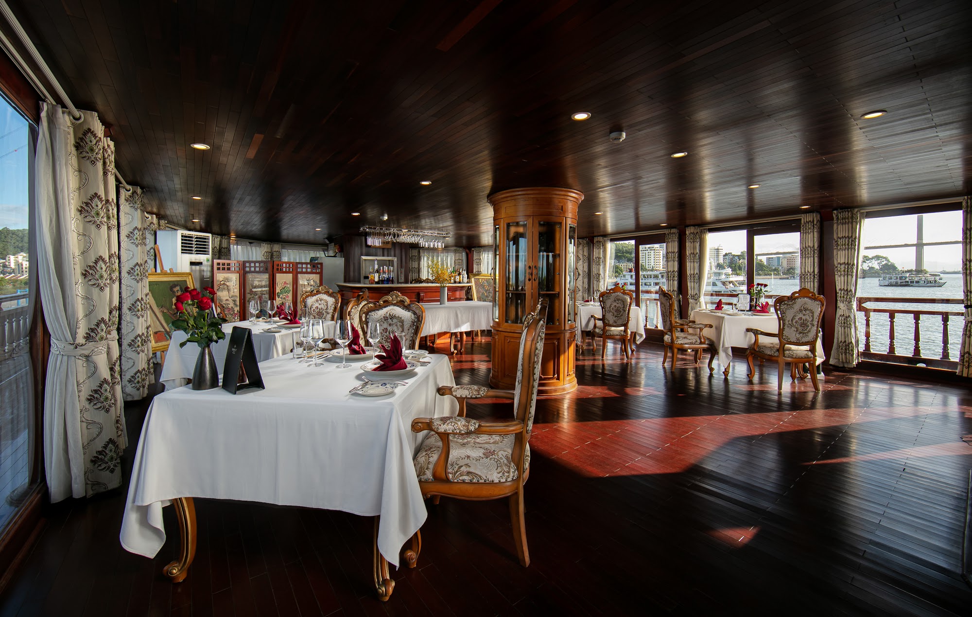 Emperor Cruise restaurant