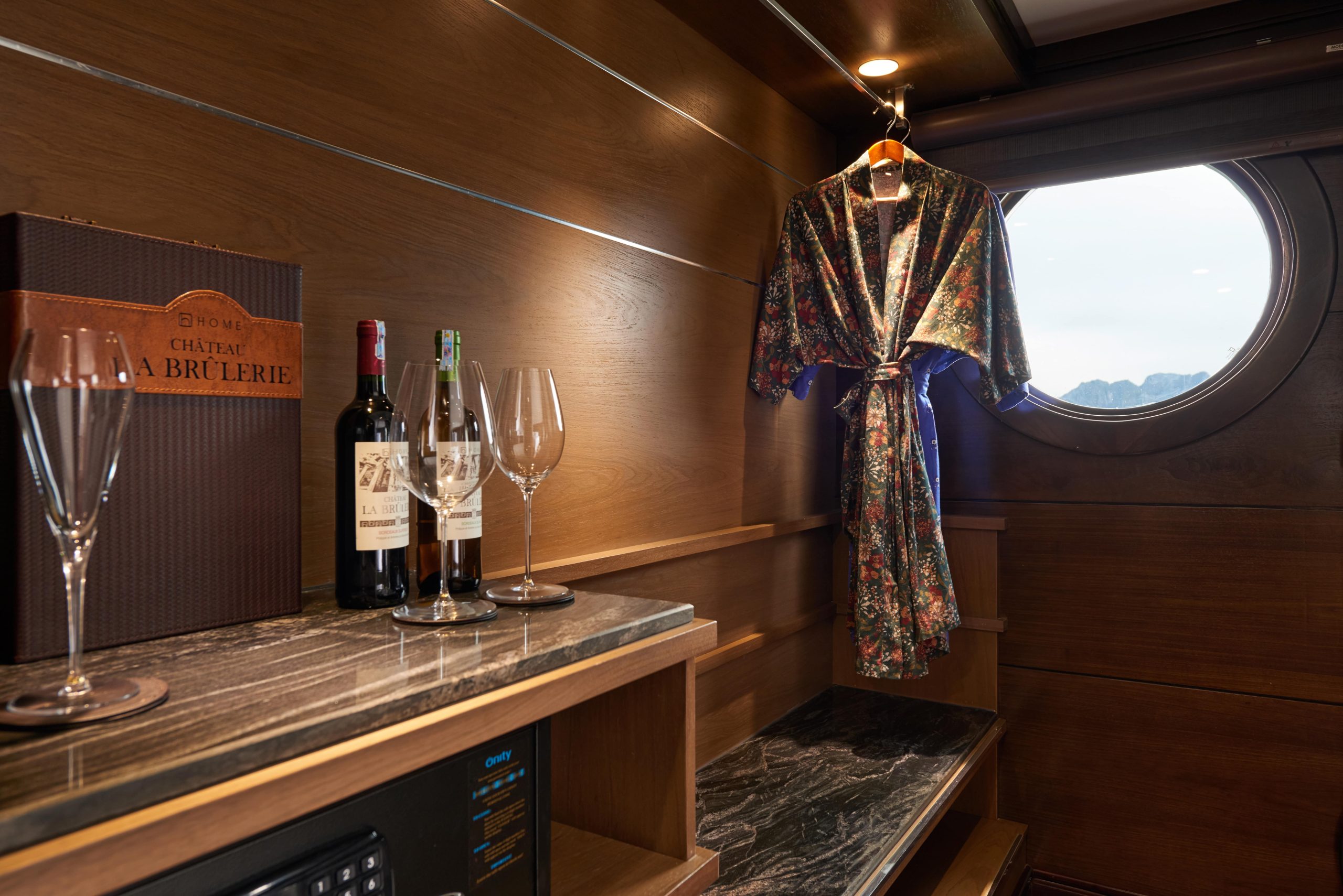 Paradise Grand Cruise clothes