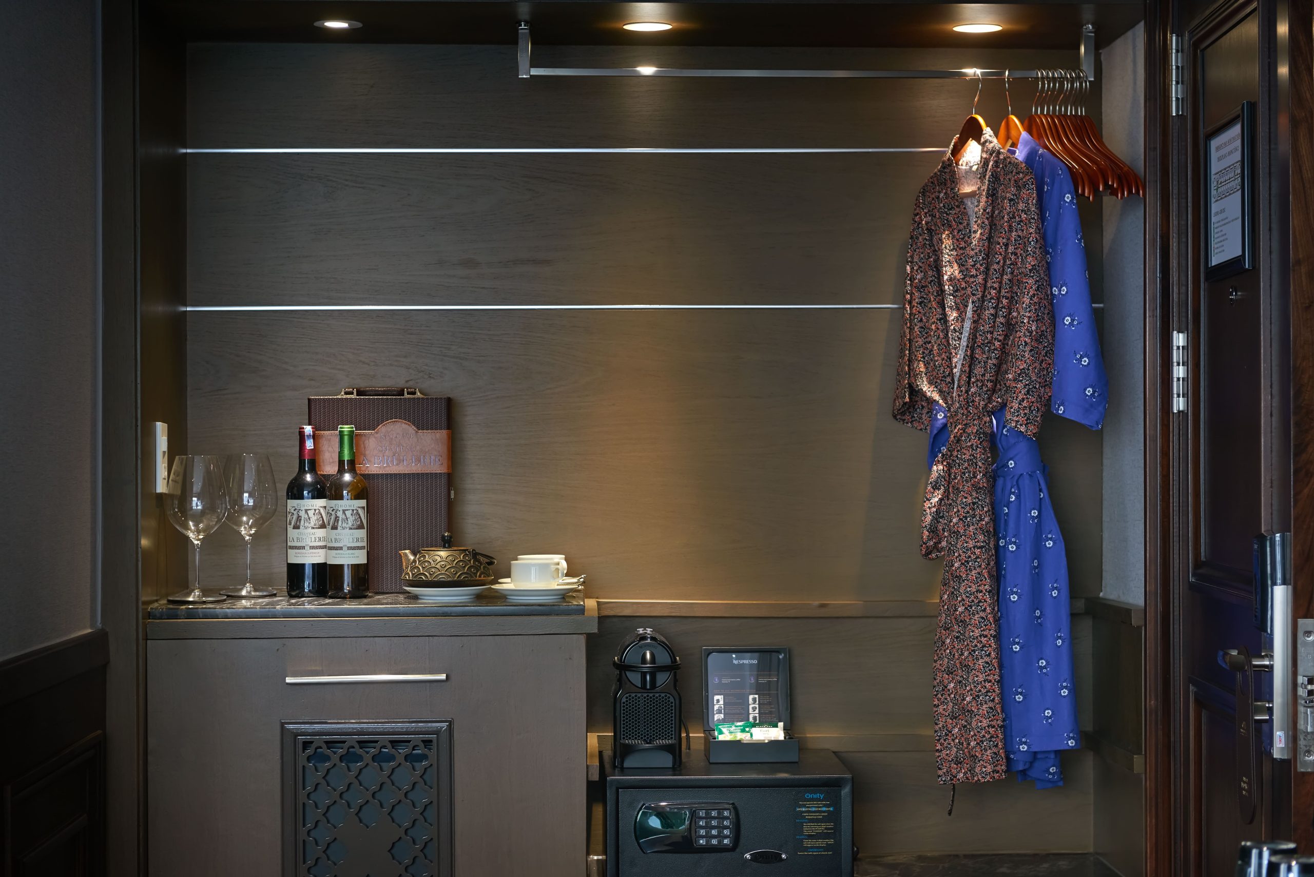 Paradise Grand Cruise clothes