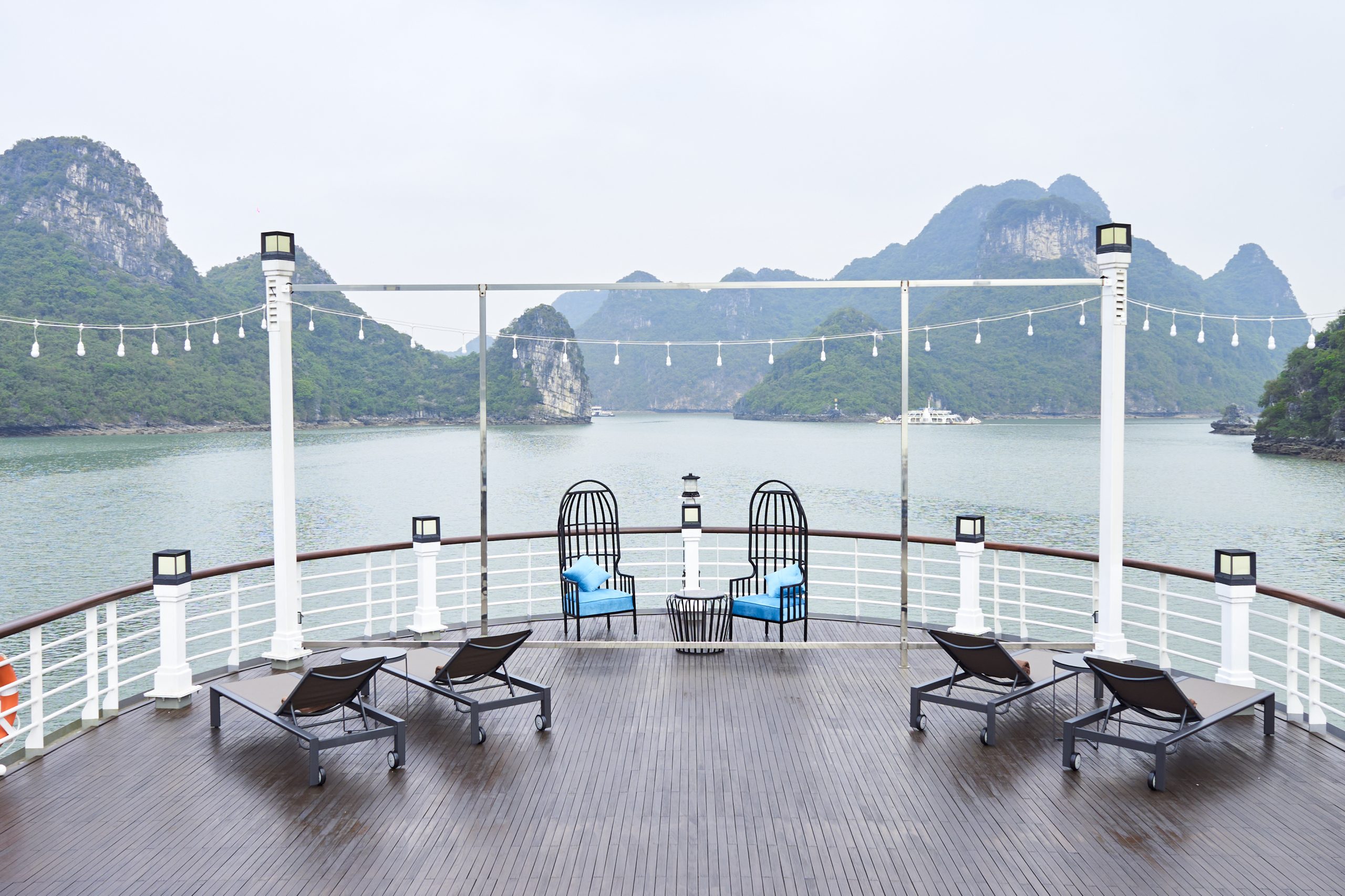 Paradise Grand Cruise sundeck