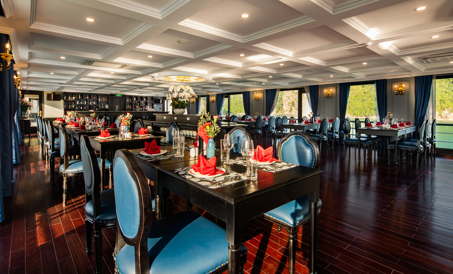 Rosy cruise restaurant