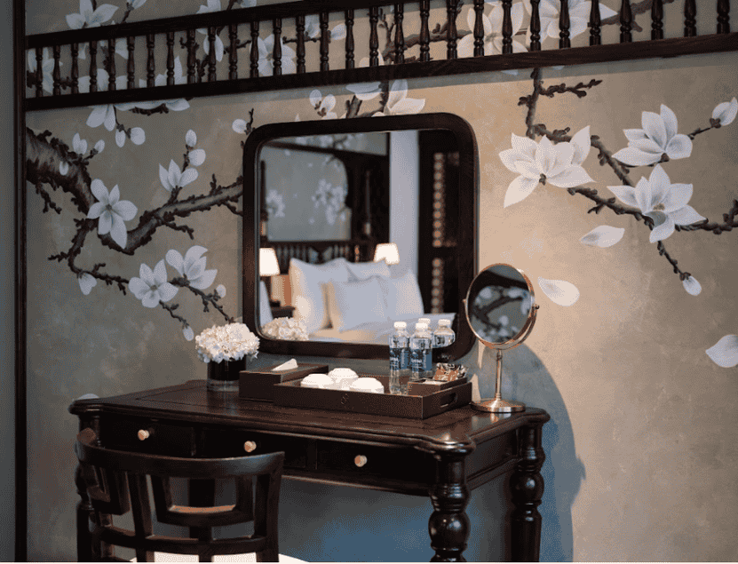 Venus Cruise makeup table