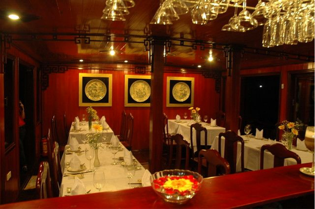 Dragon’s Pearl Junk restaurant