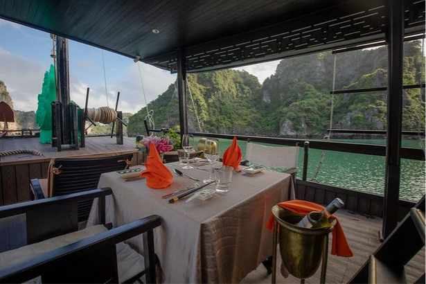 L’amour Junk Cruise restaurant