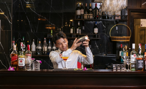 Mila Cruise mixing cocktails