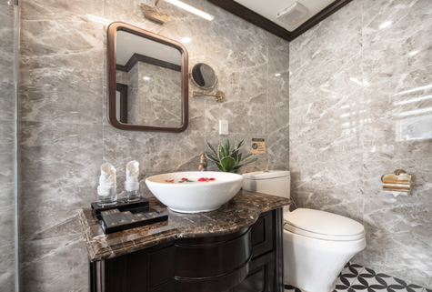 Signature Ha Long Cruise bathroom