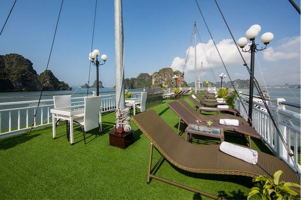 Signature Royal Cruise sundeck