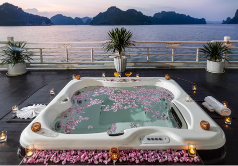 The Au Co Cruise swimming pool