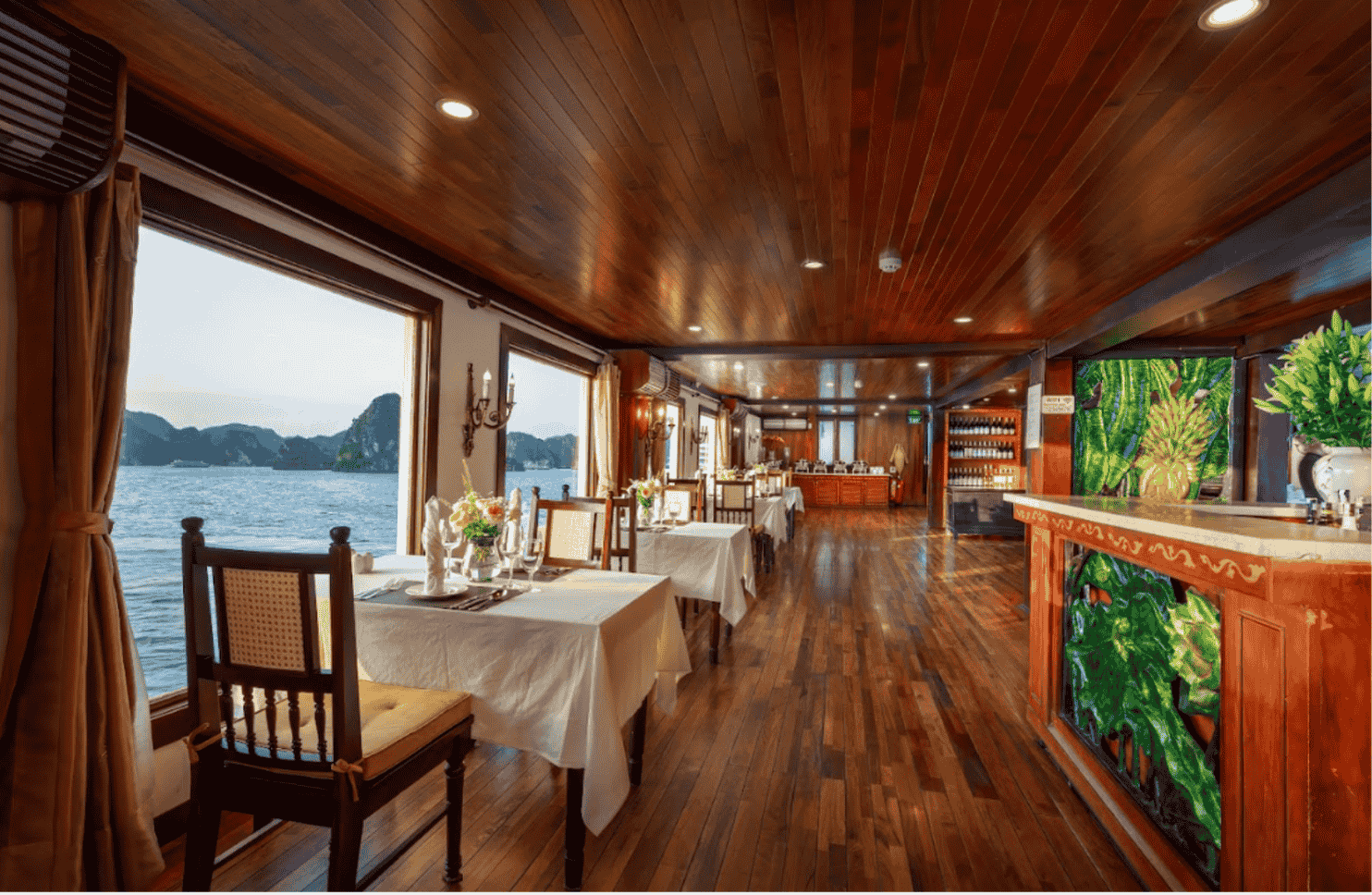 Indochina Sails Cruise dining room